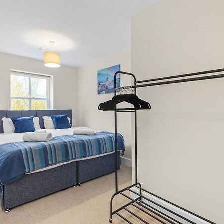 Sapphire Serviced Apartment เชมส์ฟอร์ด ภายนอก รูปภาพ