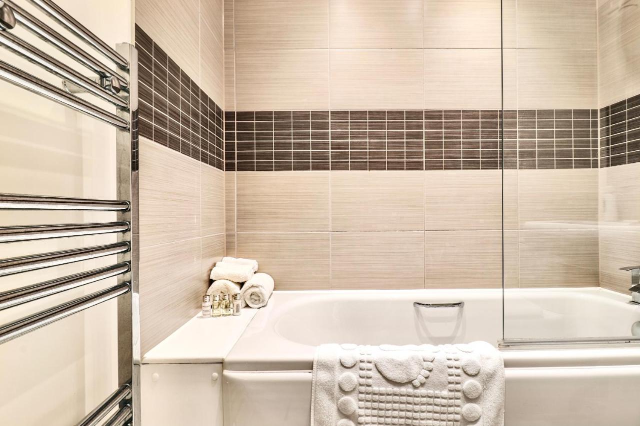 Sapphire Serviced Apartment เชมส์ฟอร์ด ภายนอก รูปภาพ