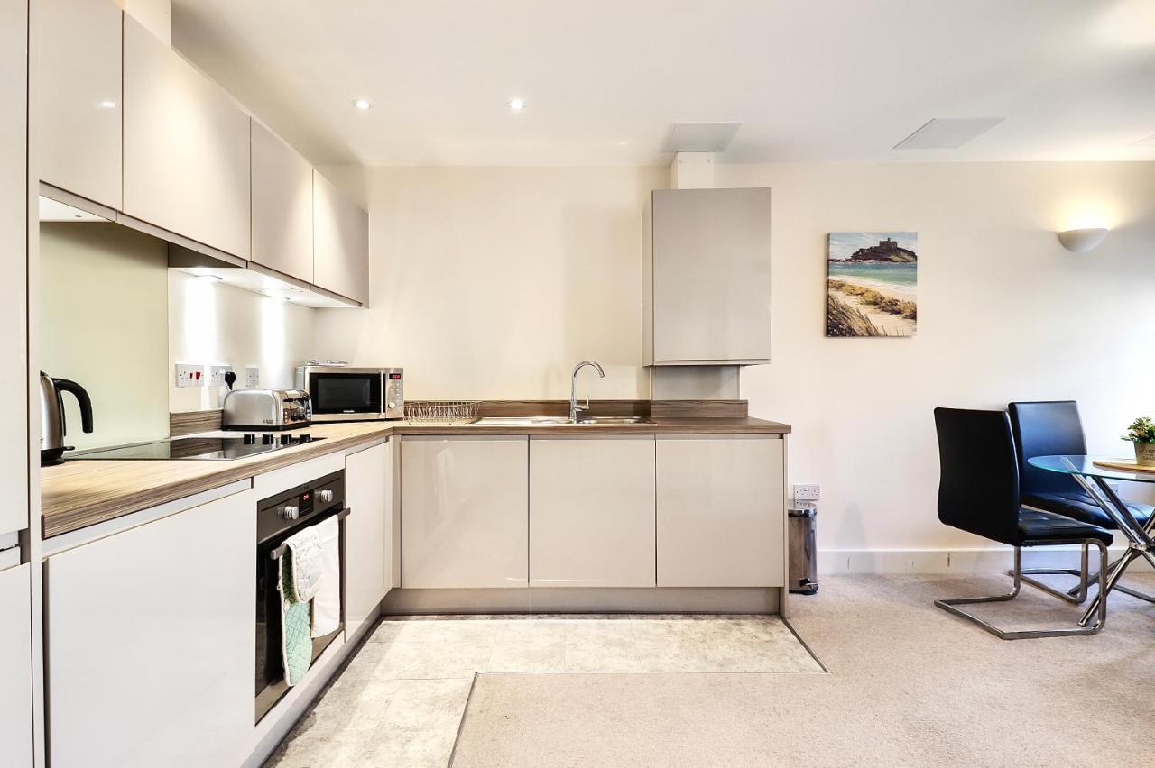 Sapphire Serviced Apartment เชมส์ฟอร์ด ภายนอก รูปภาพ