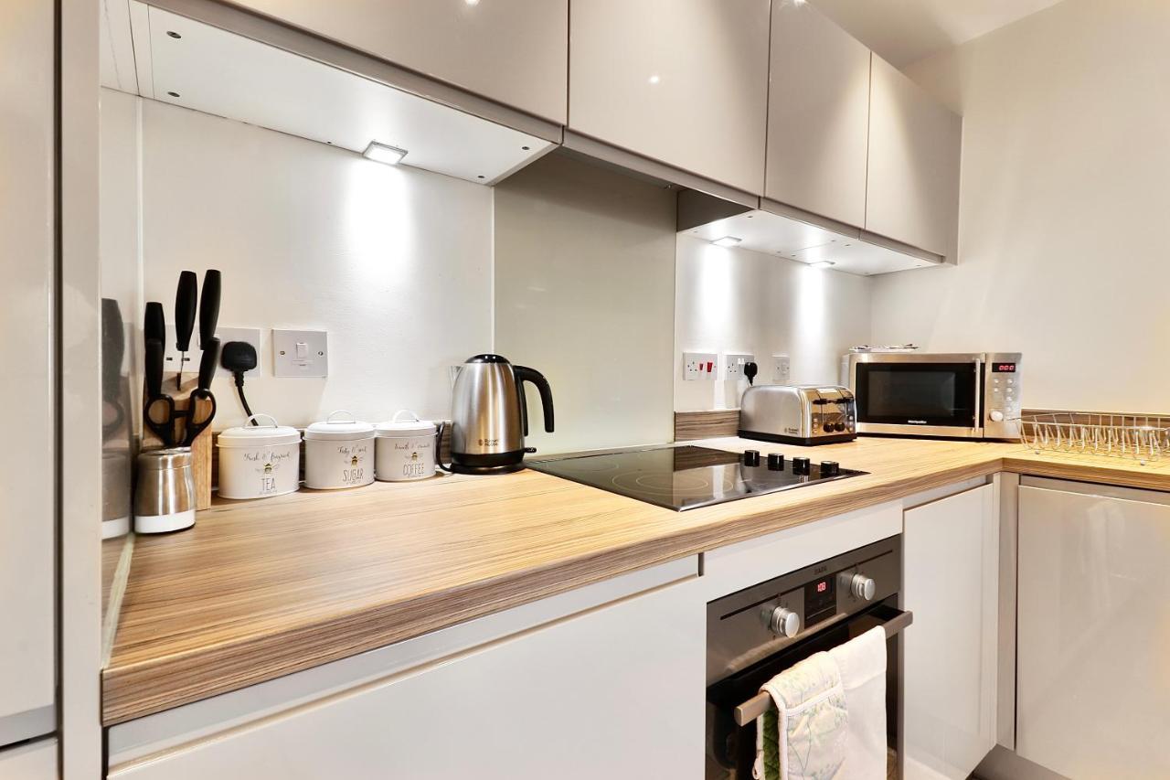 Sapphire Serviced Apartment เชมส์ฟอร์ด ภายนอก รูปภาพ