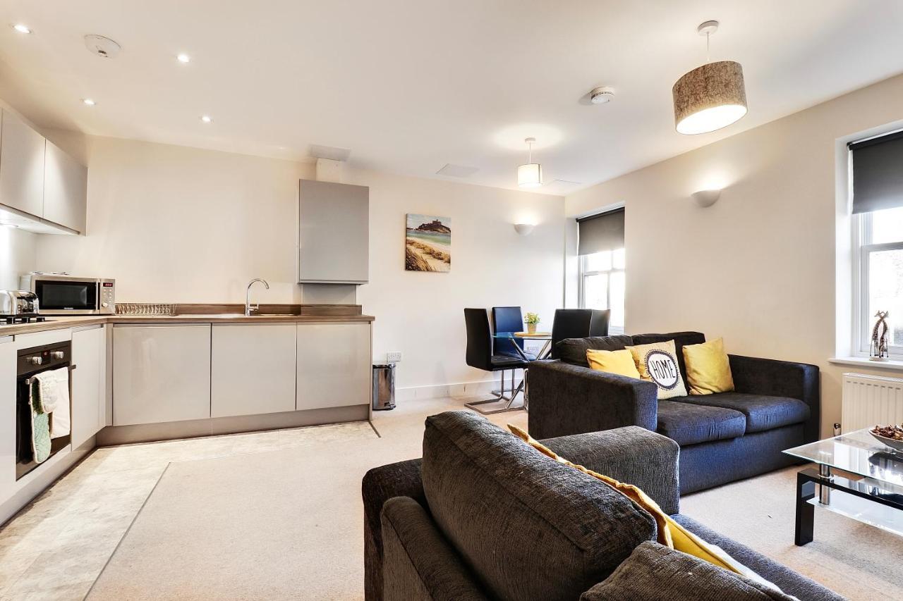 Sapphire Serviced Apartment เชมส์ฟอร์ด ภายนอก รูปภาพ