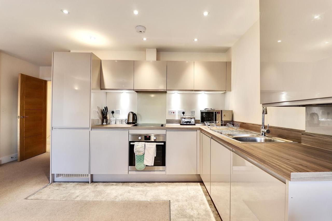 Sapphire Serviced Apartment เชมส์ฟอร์ด ภายนอก รูปภาพ