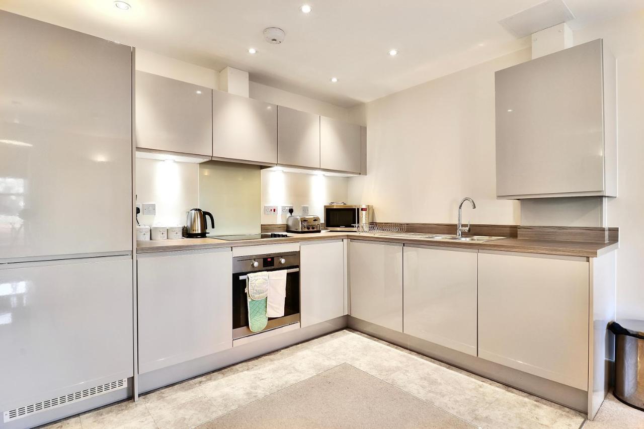 Sapphire Serviced Apartment เชมส์ฟอร์ด ภายนอก รูปภาพ