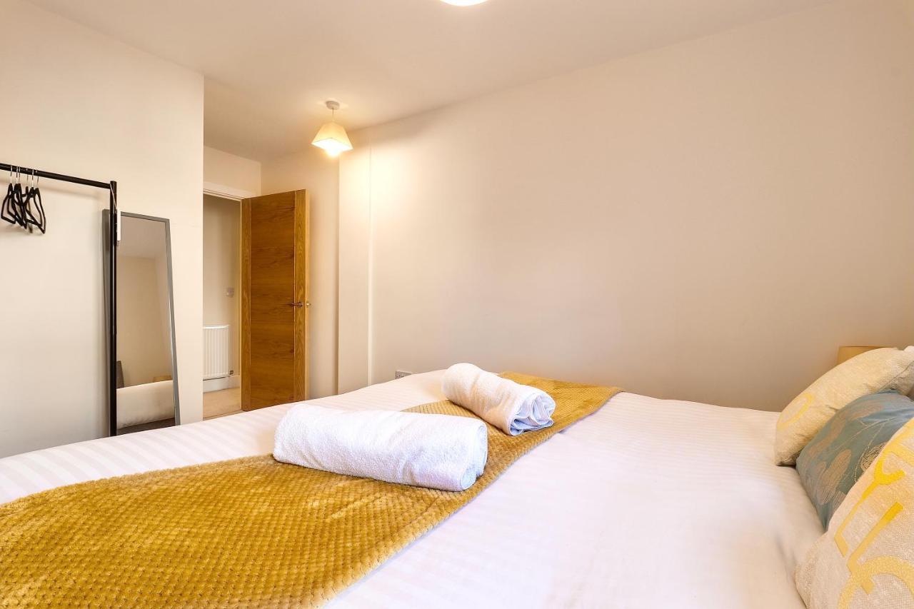 Sapphire Serviced Apartment เชมส์ฟอร์ด ภายนอก รูปภาพ