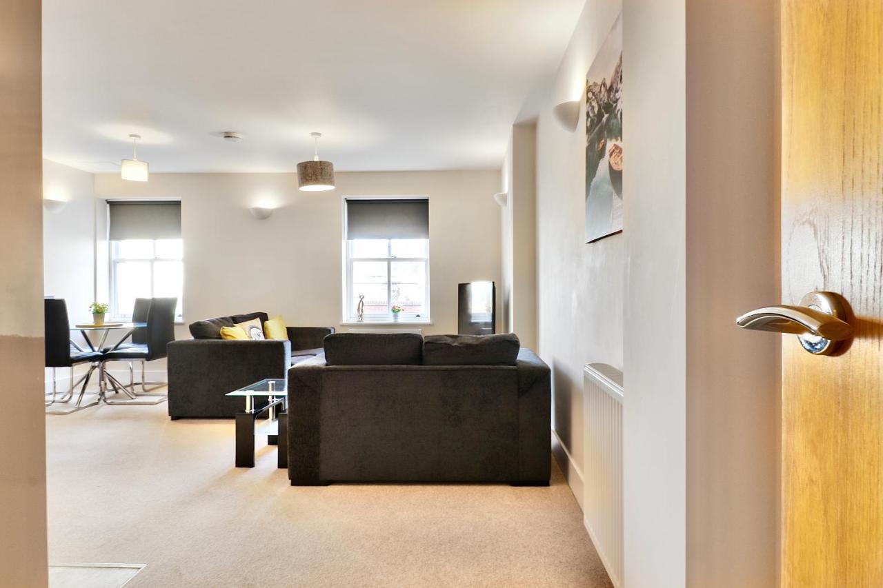 Sapphire Serviced Apartment เชมส์ฟอร์ด ภายนอก รูปภาพ