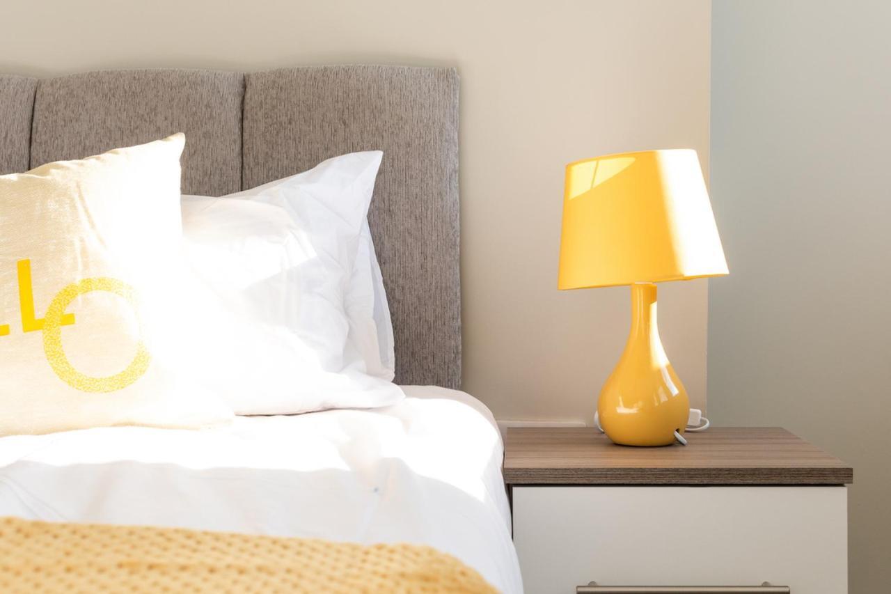 Sapphire Serviced Apartment เชมส์ฟอร์ด ภายนอก รูปภาพ