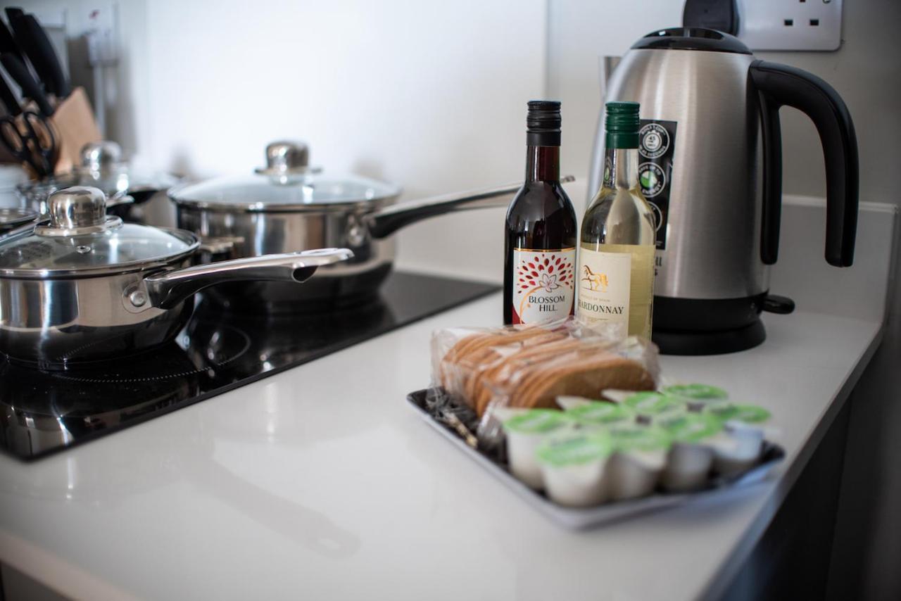 Sapphire Serviced Apartment เชมส์ฟอร์ด ภายนอก รูปภาพ